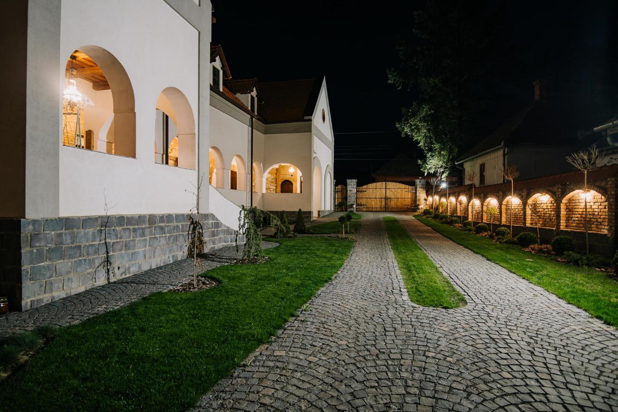 Molnos Kuria Pension Corund  Luaran gambar