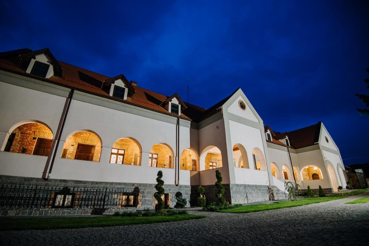 Molnos Kuria Pension Corund  Luaran gambar